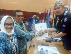 Berkas Pendaftaran Dinyatakan Lengkap, Pasangan Azis-Eti (Pasti) Pede Hadapi Pilwalkot Cirebon 2018