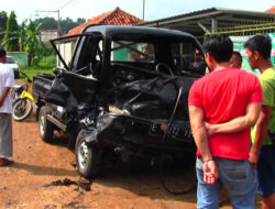 Kecelakaan Karambol Tiga Mobil, Tiga Orang Luka-luka