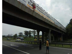 Dimarahi karena Pacaran, Siswi SMP Lompat dari Flyover Tol