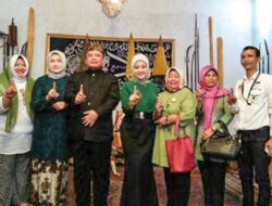 Atalia Ridwan Kamil Kunjungi Keraton Kasepuhan Cirebon