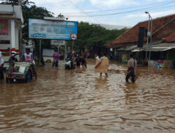 Kondisi Sungai Buruk, Banjir Rendam Rumah Warga Desa Pengarengan Kab. Cirebon