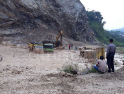 Empat Truk Tertimbun Longsor Galian C Gunung Kuda Dukupuntang