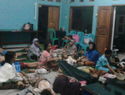 Warga Korban Banjir Ciledug Terisolir, Hidup Serba Terbatas