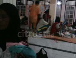 Hidup Sendirian, Nenek Rasem Berhasil Selamatkan Diri dari Kepungan Banjir