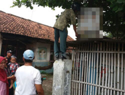 Langgar Aturan, Panwaslu Kab. Cirebon Copot Sejumlah Alat Kampanye Paslon