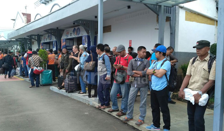 Stasiun-Cirebon