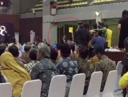 Kartu Kuning Buat Jokowi Dari Kampus UI