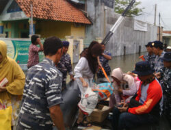 Dua Hari Terendam Banjir, Ratusan Warga Villa Indah Dievakuasi