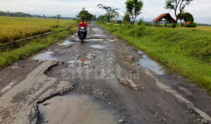 Jalan-Rusak