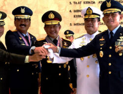 Kapolri Mendapatkan 3 Penghargaan Dari TNI