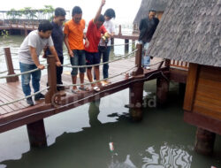 Unik! Warga Cangkol Pancing Ikan Pakai Tepung Terigu