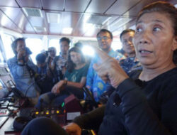Menteri Susi Kunjungi Kapal Rainbow Greenpeace di Papua