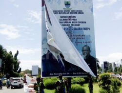 KPU Kota Cirebon Tertibkan Sejumlah Alat Peraga Sosialisasi Paslon