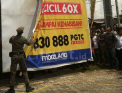 [VIDEO] Warga Tegalgubug Paksa Satpol PP Bongkar Reklame PGTC