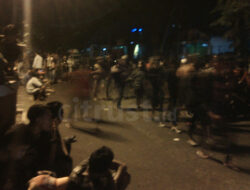 Merangsek Masuk Tanpa Tiket, Petugas Bubarkan Penonton Konser Slank