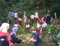 World Water Day, Sejumlah Komunitas Lakukan Penghijauan di Sumber Mata Air Cinongtoreng