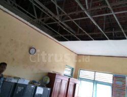 Atap Gedung Kelas SDN 3 Balida Majalengka Ambruk