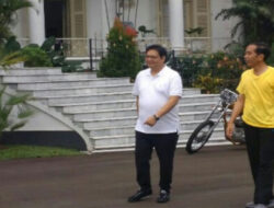 Ketua Golkar Airlangga Mendampingi Jalan Pagi Jokowi Obrolkan Cawapres 2019