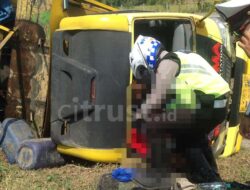 Diduga Sopir Mengantuk, Truk Hilang Kendali Tubruk Median Jalan di Tol Cipali