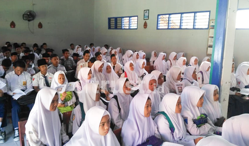 Ratusan Siswa SMK Salafiyah Plumbon Ikuti Masa Pengenalan Lingkungan Sekolah