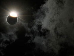 Besok, Diprediksi Terjadi Gerhana Bulan Total