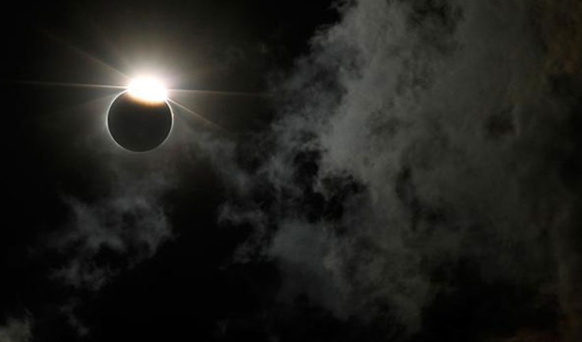 Besok, Diprediksi Terjadi Gerhana Bulan Total