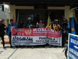 Puluhan Mahasiswa Jalan Kaki dari Jakarta ke Yogyakarta