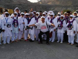 Viral! Jemaah Haji Pakai Kaos #gantipresiden2019 di Mekah