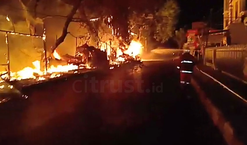 Pemilik Kios yang Terbakar di Sukalila dan Pasar Mambo Pasrah