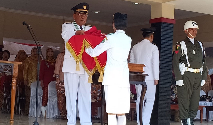 pengibaran-bendera