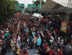 Pecahkan Rekor, 3 Ribu Lebih Warga Kota Cirebon Makan Nasi Lengko Bersama