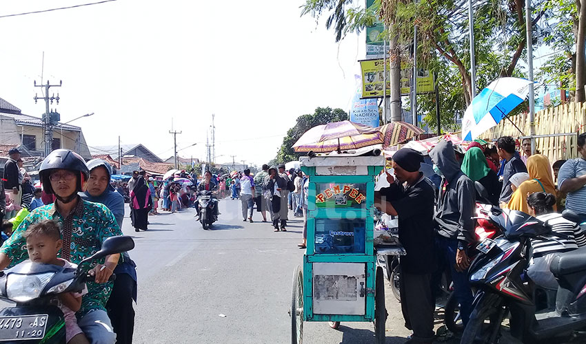 Arak-Arakan Gunungjati Naikan Omset PKL
