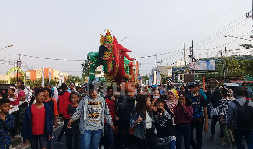 Ribuan Masyarakat Antusias Menyaksikan Arak-arakan Gunungjati