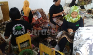 Batik Tulis Pengrajin Desa Kaliwulu Jadi Kebanggaan Cirebon