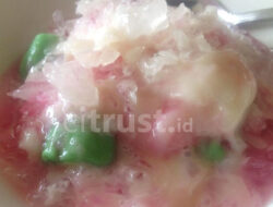 Lembut Segar Es Pisang Ijo Asli Bugis