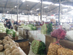 Harga Sayur di Pasar Jagasatru Stabil