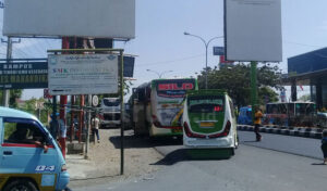 Pertigaan Jalan Perjuangan Dianggap Mirip Terminal