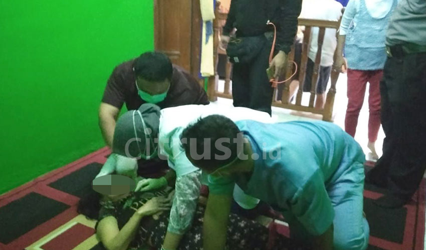 Cucu Temukan Neneknya Tewas Gantung Diri