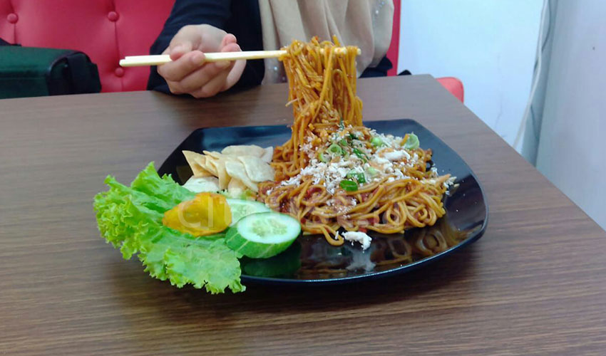 Mie Setan Jerit, Kuliner Pedas Siapa Berani?
