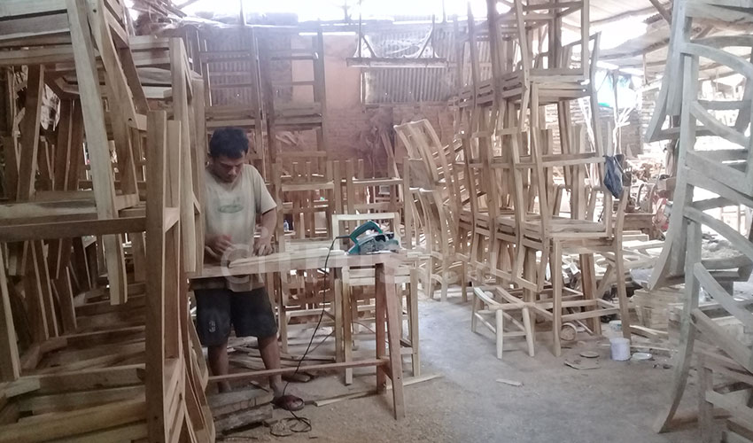 Bisnis Meubel Dongkrak Pendapatan Ekonomi Pengrajin Desa Kaliwulu 