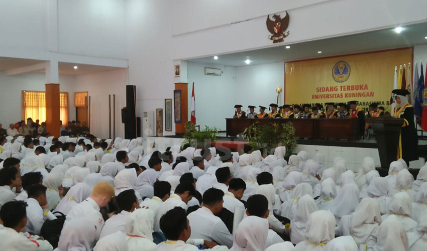 Sambut Mahasiswa Baru, Uniku Gelar Sidang Terbuka