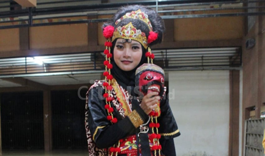 Siti Squrotul Aini, Perjuangan Menjadi Penari Topeng itu Tak Mudah