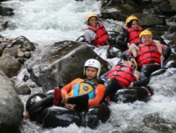 Serunya Berarung Jeram di Cikadongdong River Tubing Majalengka