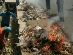 Karang Taruna Desa Marga Jaya Majalengka Kompak Bersihkan Sampah