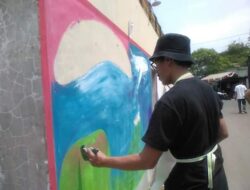 Peringati Hari Sumpah Pemuda dengan Melukis Mural