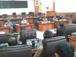 Minta Kejelasan Status, Tenaga Honorer Operator Kependudukan Geruduk Gedung DPRD Majalengka