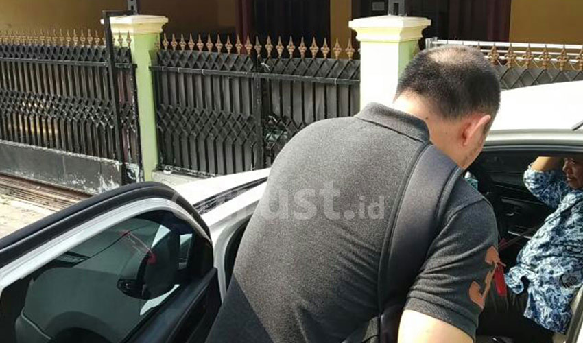 KPK Gelandang Kabid Bina Teknik dan Jasa Konstruksi PUPR Kab Cirebon Beserta 1 Unit Mobil