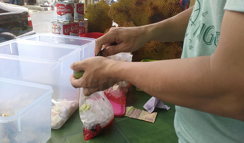 Cuaca Panas? Segarkan Dengan Es Goyobod.