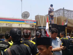 GMBI Demo Tutup Paksa Indomaret Sebelah BT Batik Trusmi