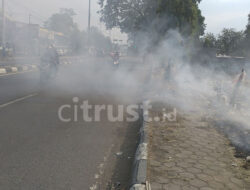 Asap Kebakaran di TPS Harjamukti Ganggu Warga dan Pengguna Jalan